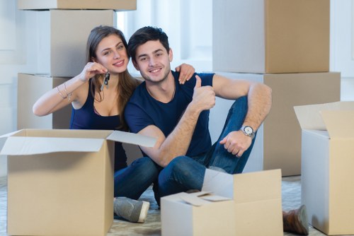 Local moving service supporting a household move in Coombe