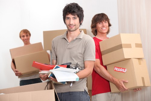 Careful loading support for a house move in Coombe